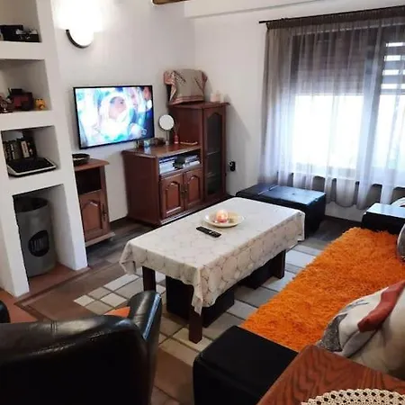 Villa къща кедъра близо до море, планина и езеро