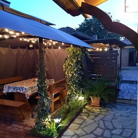 къща кедъра близо до море, планина и езеро Villa *