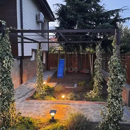 Villa къща кедъра близо до море, планина и езеро Marinka
