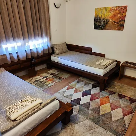 къща кедъра близо до море, планина и езеро Villa *